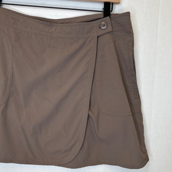 Patagonia Women’s Brown Athletic Skort with Side Button – Size 12 - Picture 2 of 14
